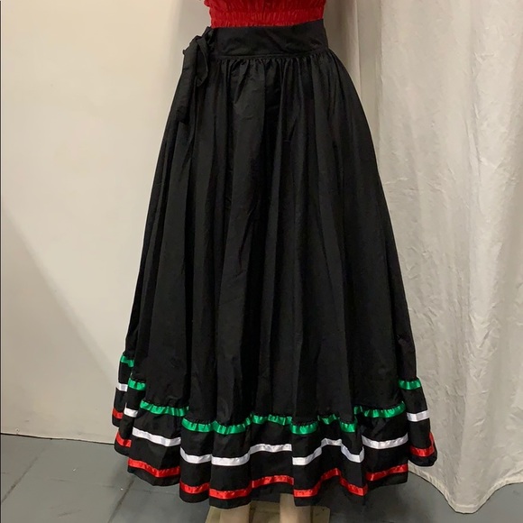 MEXICANA Dresses & Skirts - Beautiful folkloric Mexican skirt